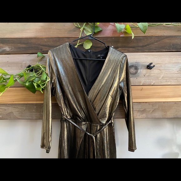 NEW LOOK Gold Sheer 3/4 Sleeve V-Neck Party Dress - Picture 2 of 10